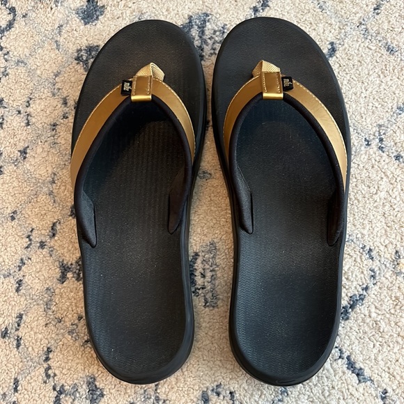 Nike Black and Gold Sandals Size 7, EUC - Picture 2 of 4